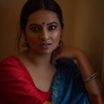 Isha Chawla Instagram - Yeh kisi naam ka nahi hota Yeh kisi dhaam ka nahin hota Pyaar mein jab talak nahin toote Dil kisi kaam ka nahin hota ❤️ ~ Anjum Rehbar 📸 - @karteeksivagouni #happydurgaashtami . . #eshachawla #tollywood #tollywoodactress #saree #indian #love #bindi #traditional #blue #dil #gratitude #darktones #gameoftones