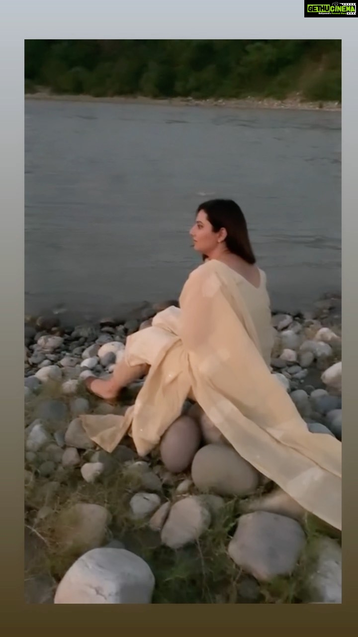 Isha Chawla Instagram - Mera Dil ♥️ . . #yamuna #himachal #yamunaghat #sundar #nature #calm #peace #love #eshachawla #tollywood #telugureels #tollywoodactress #gratitude #river #flowingwater #paontasahib
