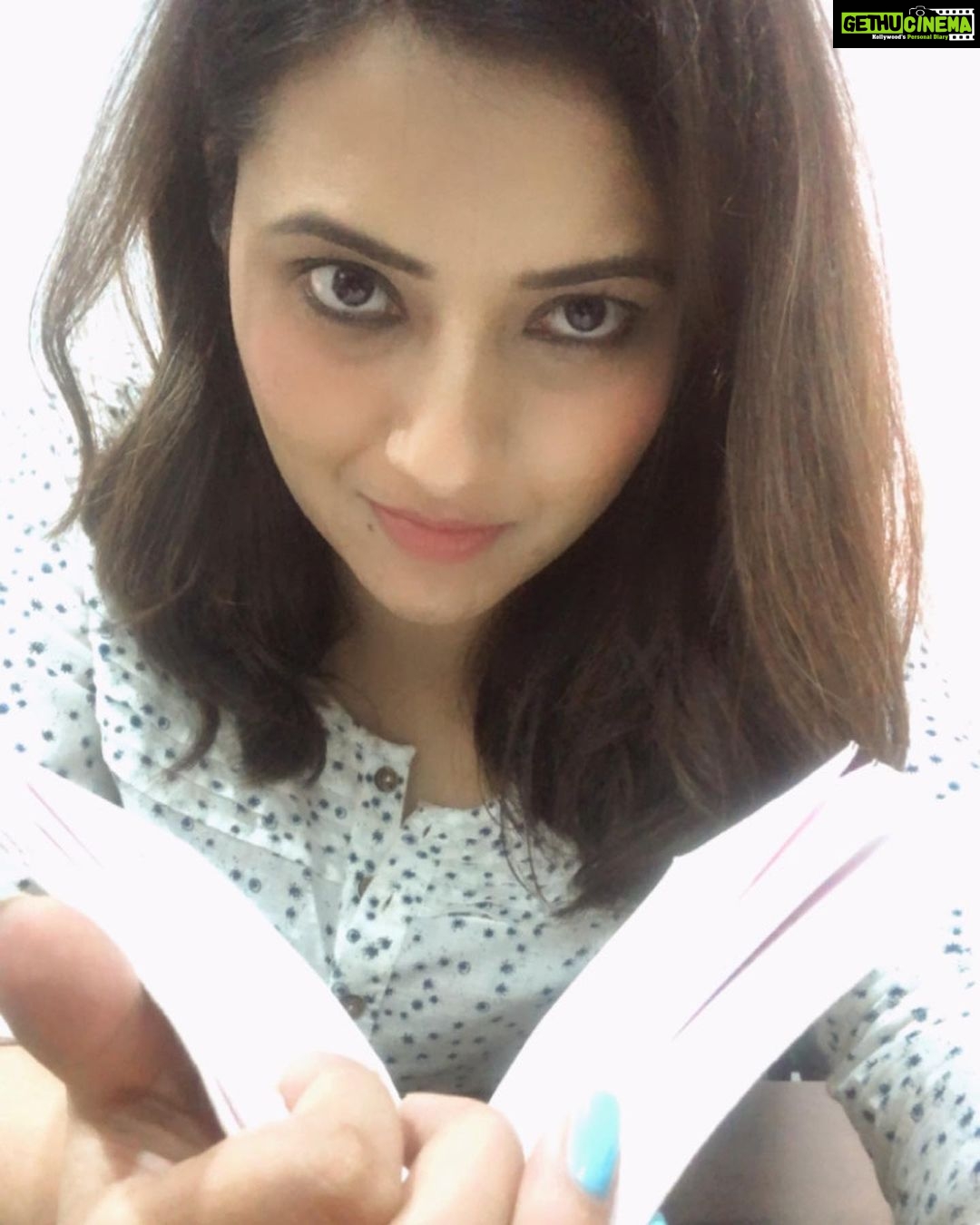 Isha Chawla Instagram - NOT WITHOUT MY JOURNAL . My book went missing for three days, so did my mind π Was dysfunctional without it , but finally found it sitting in its usual place this morning π€π . . #eshachawla #journal #journaling #journallife #routine #everydayhabbits #everydayeverywhere #habbitsforlife #goodhabbits #gratitude #gratitudejournal
