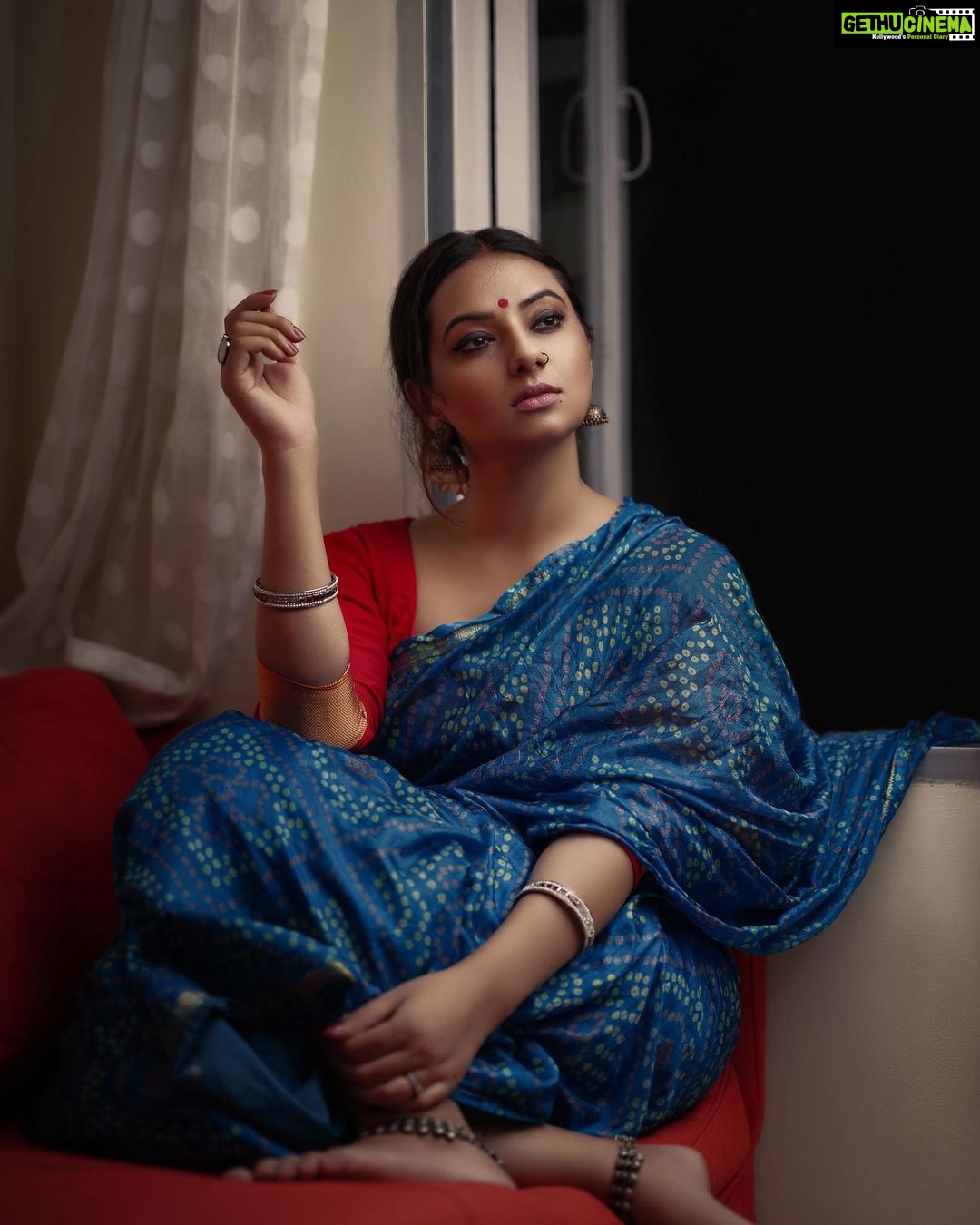 Isha Chawla Instagram - Sunday Mood . . 📸- @karteeksivagouni . . #eshachawla #tollywood #tollywoodactress #telugu #red #indian #saree #love #indie #gratitude