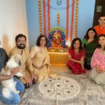 Isha Chawla Instagram - Happy Vinayak Chavathi . . From ours to yours ❤️ #eshachawla #ganpatibappamorya #ganeshchaturthi #family #festivalsofindia