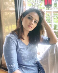 Isha Chawla Instagram - Felt like clicking 📸 cause I wore a nose pin today …. 💙
DONT look for the nose pin … ITS ON THE OTHERSIDE 🙈
.
.
.
#eshachawla #blue #indian #love #nosepin #balcony #pyaar #tollywood #teluguactress #shorthair #homeclick #gharpe #gratitude #nosepins