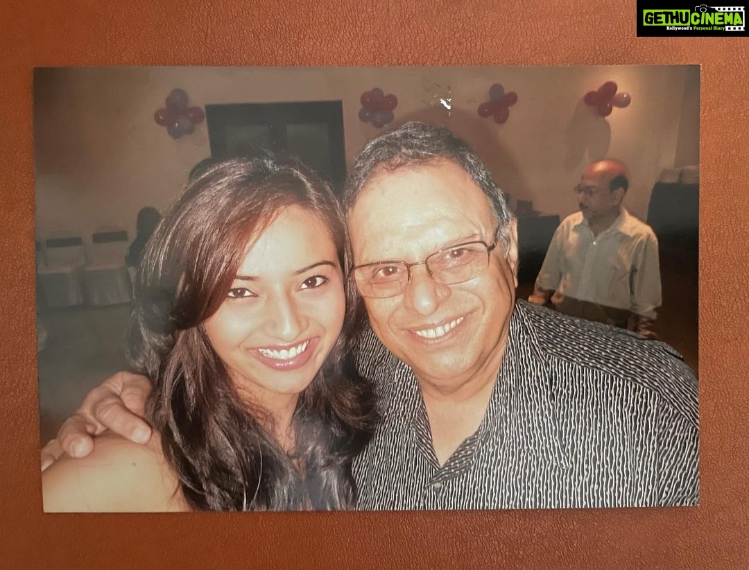 Isha Chawla Instagram - It’s Been 4 months . 💙 Love you always . . . . #papa #love #foreverlove #family #eternalbond #eshachawla #postcards #memories #yaadein #pyaar #parivaar #merepapa #mydaddymyhero #forever #us