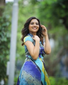 Isha Chawla Instagram - Inspired by the Dancing Peacock  during monsoon . 

P.C - @karteeksivagouni 
Costume mera apna hai 
Make up bhi maine kiya hai … 

Aur baal mausam ne kharaab kiye 

.
.
.
#monsoon #rains #eshachawla #tollywood #teluguactress #mumbairains #mausammausam #mausam #gratitude #love #blue #coloursofrain #rainbow