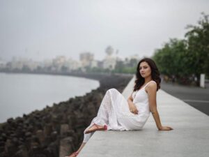 Isha Chawla Instagram - Stay calm till it’s your turn … Then be STORM 🌊 

.
📸- @karteeksivagouni 
.
.
.
#white #waves #bythesea #seaside #eshachawla #tollywood #tollywood #sea #storm #photoshoot #photoideas #gameoftones #bombay #mumbai #love #rainstorm #rains #bythebeach #bythebay #gratitude #shootday #calm #happiness