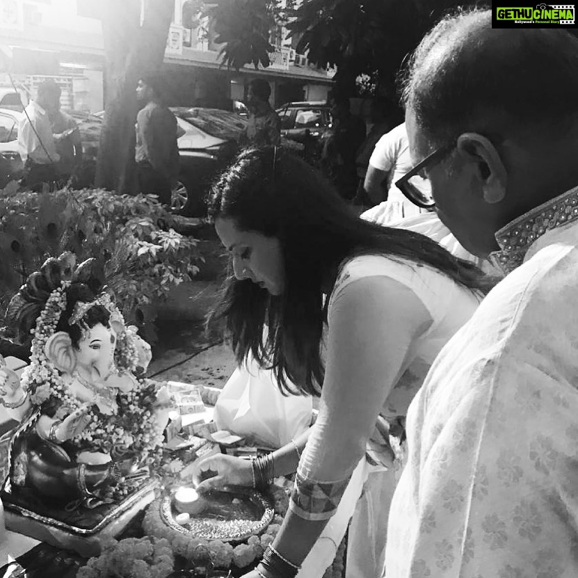 Isha Chawla Instagram - 🖤 #papa #fathersday