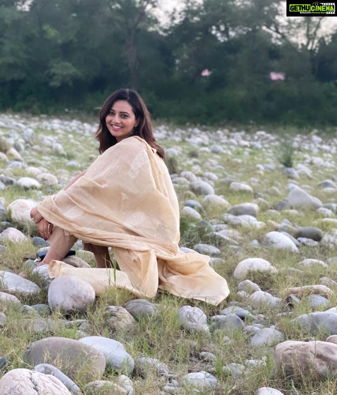 Isha Chawla Instagram - Waadiyaan … ⛰ . . . . #eshachawla #himachal #love #waadiyan #bahaar #paontasahib #pyaar #pahad #teluguactress #tollywood #indian #traditional #gratitude #nature Paonta, Himachal Pradesh, India