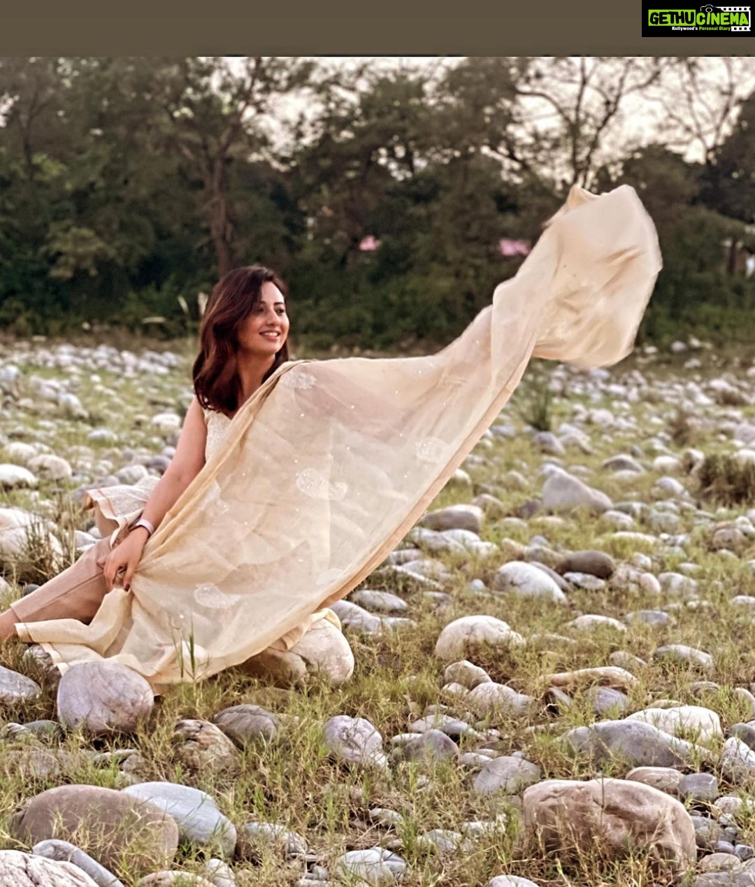 Isha Chawla Instagram - Waadiyaan … ⛰ . . . . #eshachawla #himachal #love #waadiyan #bahaar #paontasahib #pyaar #pahad #teluguactress #tollywood #indian #traditional #gratitude #nature Paonta, Himachal Pradesh, India