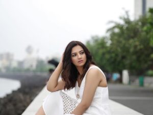 Isha Chawla Instagram - Stay calm till it’s your turn … Then be STORM 🌊 

.
📸- @karteeksivagouni 
.
.
.
#white #waves #bythesea #seaside #eshachawla #tollywood #tollywood #sea #storm #photoshoot #photoideas #gameoftones #bombay #mumbai #love #rainstorm #rains #bythebeach #bythebay #gratitude #shootday #calm #happiness