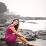 Isha Chawla Instagram - Sagar kinare 💖💖💖 . . . P.C - @karteeksivagouni . . #eshachawla #sea #mumbai #pink #gameoftones #love #seaside #mumbaimerijaan #monsoon #pyaar #bahar #gratitude