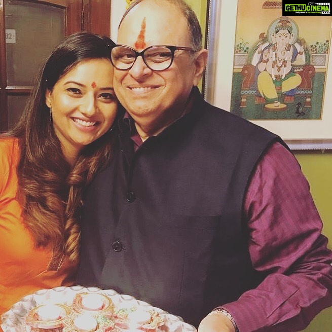 Isha Chawla Instagram - To the only super hero I know ❤️ Happy birthday Papa ❤️ Love you ❤️ . . . #dad #family #birthday #dilli #pyar #gratitude #papa #mydadystrongest