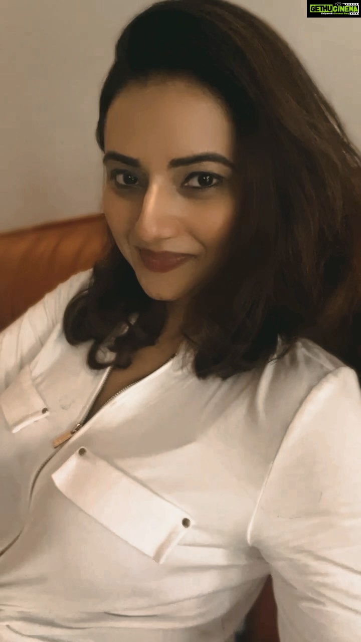 Isha Chawla Instagram - Cat mom 🖤 . . . #phoebe #love #cat #eshachawla #catmom #blessed #catlovers #gratitude