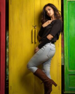 Isha Chawla Instagram - 💛
.
.
.
P.c @karteeksivagouni 
Location - @hideoutfarmindia 
.
.
.
#eshachawla #photoshoot #photography #black #yellow #taxi #colours #gratitude #love
