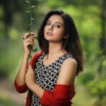Isha Chawla Instagram - Here’s a reminder to eat green ❤️ . . P.c - @karteeksivagouni . #eshachawla #green #photography #photoshoot #love #lovemyjob #happiness #gratitude