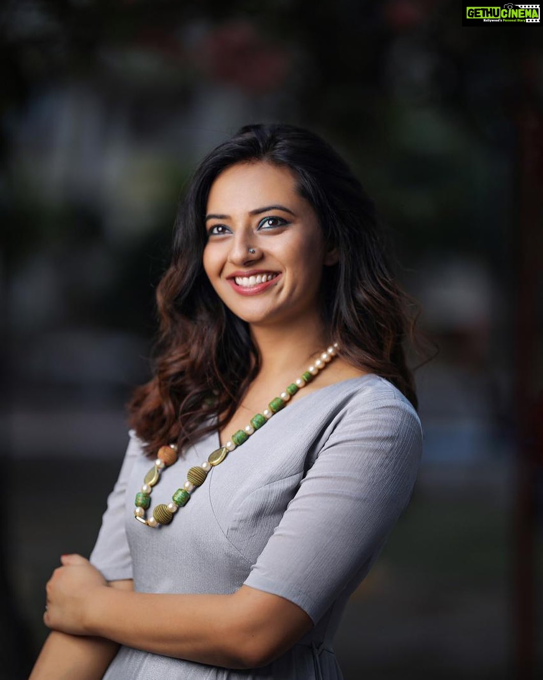 Isha Chawla - 11.2K Likes - Hazaron khwahishen aisi ...
Ki har khwahish pe dum nikle ...🤍
.
.
.
P.c @karteeksivagouni
Jwellery- @jewellerybyavnigujral
#eshachawla