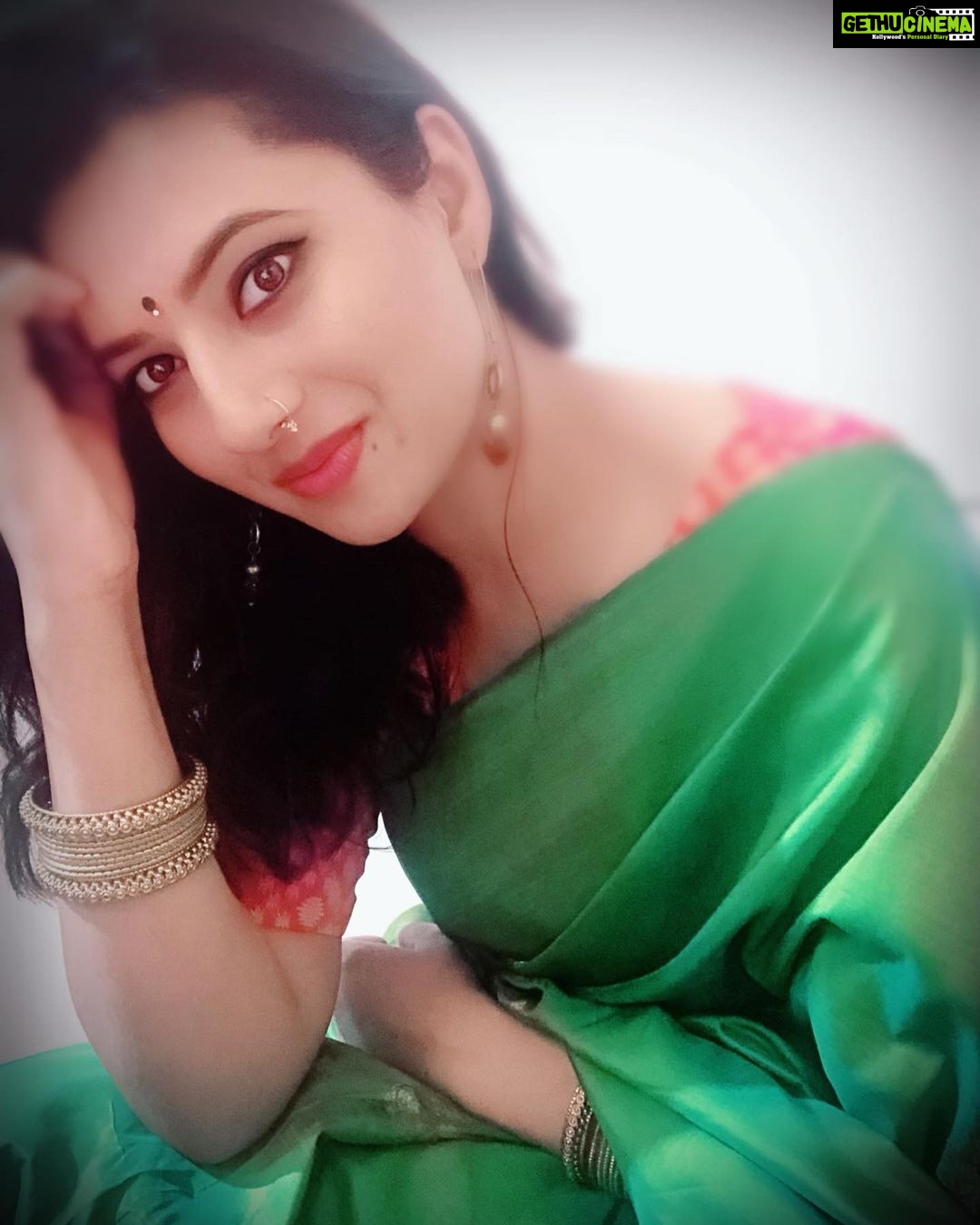 Isha Chawla Instagram - Day 8 Maa Gauri the most compassionate avtar of Maa Durga . 💚 N the colour of the day is green #love #naratri #compassion #eshachawla #durgapuja #duggadugga #jaimatadi #day8 #green #gratitude #mamta