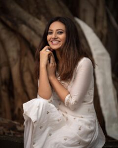 Isha Chawla Instagram - Day 3 of Navratri .... 
celebrating the avatar of Durga as Maa Chandraghanta .
N today’s colour is #white 
.
.
.
#eshachawla #love #navratri #maa #maadurga #duggadugga #tollywood #indian #tradition #jaimatadi