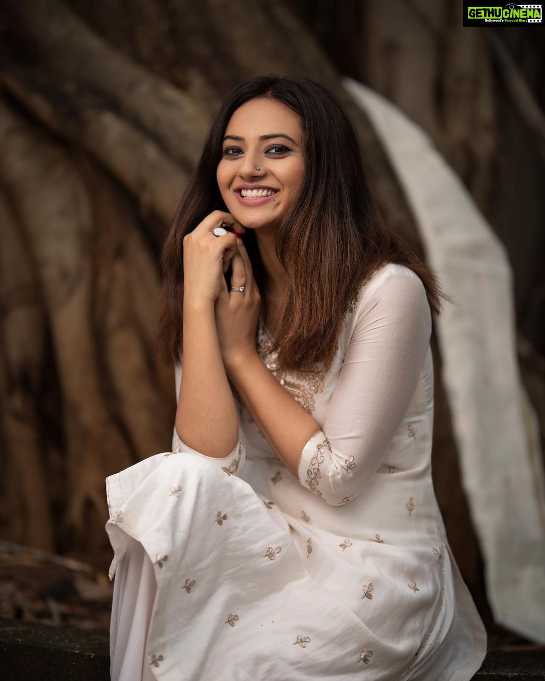 Isha Chawla - 11.2K Likes - Day 3 of Navratri ....
celebrating the avatar of Durga as Maa Chandraghanta .
N today’s colour is #white
.
.
.
#eshachawla #love #navratri #maa #maadurga #duggadugga #tollywood #indian #tradition #jaimatadi