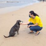 Isha Chawla Instagram - Love can make your soul crawl out from its hiding place .❤️ 🐶 . . . #love #puppylove #dogsofinstagram #doglove #bombay #beach #mumbai #eshachawla #lovebythesea