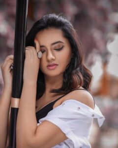 Isha Chawla Instagram - After a ten days break ... 
Me .. trying to remember ... what exactly are we here for ? 

#breakover #backtothegrind #socialmedia #hereiam