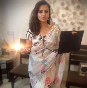 Isha Chawla Instagram - Juggling between webinar’s and online Aarti ... 😅 Thank God for I didn’t start singing Jai Ganesh at the webinar , but I did mute the Aarti ...I think 🙈.
Anyway this is the new normal I guess ... #Ganpatibappamorya #2020