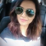 Isha Chawla Instagram – When you’re reminded of the existence of Shades after 4 months 😎…. selfie to banti hai … N yeah I also got a haircut …. 🖤🖤🖤🖤

#haircut #aviators #loveforaviator #rayban #sunglasses #lockdownstories #sunnydays