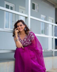 Isha Chawla Instagram - Eid Mubarak 🌙 Costume - @prathyushareddy_official P.C - @ravi_cross_clickx . . #eshachawla #eid #festivalsofindia #love