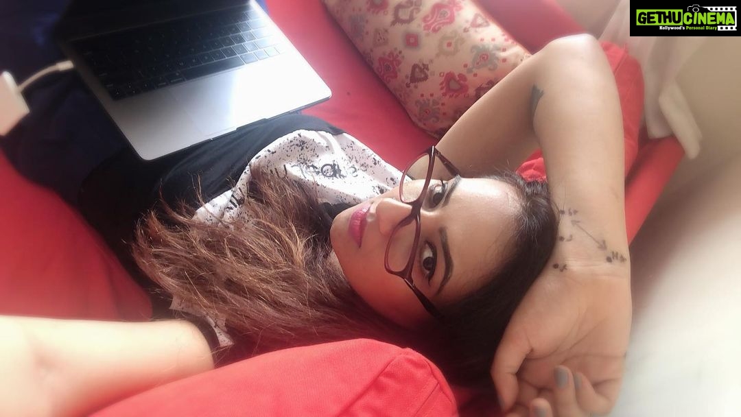 Isha Chawla Instagram - When you sleep during you’re Acu pressure online class .... I think I over worked the point that helps you sleep . Chalo atleast we know it works . 🤣🤣🤣🙈 . . . . #pandemiclife #quarentinestories #quarentinelife #onlineclass #lovemylife #love2020