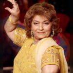 Isha Chawla Instagram – RIP #sarojkhan ji . Every 80’s kid has grown up dancing to your choreography . From mere hathon mein nau nau churiya to ek do teen to dola re dola  there is no one who could bring out the essence of a song  through steps n expressions like you . May you dance your way to heaven while we continue to try our best to match your steps.  #sarojkhan #masterji