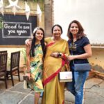 Isha Chawla Instagram - It’s always good to see you @felicitystreet07 again and again ♥️ . . . #maa #family #friendship #friendslikefamily Mumbai, Maharashtra