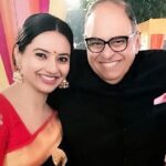 Isha Chawla Instagram - Love you Papa . ❤️ If I could describe you with a song it would be ... MAIN ZINDAGI KA SAATH NIBHATA CHALA GAYA ... Har fikr ko dhue mein udaata chala gaya . ... N Zindagi here would be Us your kids . Thank you papa for always standing by our-side and saying ... Arre beta ghabrane ki kya baat hai ... TUMHARA BAAP HAI NA . 😘 love you #happyfathersday #love #family #pyaar #eshachawla #daddy #mydaddystrongest