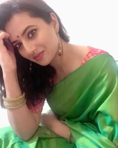 Isha Chawla Instagram - Happy Gauri puja ... 
.
Happy me ...... wearing a saree and off-course  eating all that food in the name of Prasad 🙄🙈.
#ganpati2020 #ganpatibappamorya #parvati #gauripooja #happiness #festive #indian #bindi #chudiyan #kanjivaram #eshachawla #ganeshchaturthi #gauripoojan