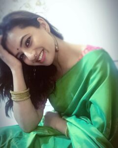 Isha Chawla Instagram - Happy Gauri puja ... 
.
Happy me ...... wearing a saree and off-course  eating all that food in the name of Prasad 🙄🙈.
#ganpati2020 #ganpatibappamorya #parvati #gauripooja #happiness #festive #indian #bindi #chudiyan #kanjivaram #eshachawla #ganeshchaturthi #gauripoojan