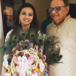 Isha Chawla Instagram - Love you Papa . ❤️ If I could describe you with a song it would be ... MAIN ZINDAGI KA SAATH NIBHATA CHALA GAYA ... Har fikr ko dhue mein udaata chala gaya . ... N Zindagi here would be Us your kids . Thank you papa for always standing by our-side and saying ... Arre beta ghabrane ki kya baat hai ... TUMHARA BAAP HAI NA . 😘 love you #happyfathersday #love #family #pyaar #eshachawla #daddy #mydaddystrongest