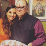Isha Chawla Instagram - Love you Papa . ❤️ If I could describe you with a song it would be ... MAIN ZINDAGI KA SAATH NIBHATA CHALA GAYA ... Har fikr ko dhue mein udaata chala gaya . ... N Zindagi here would be Us your kids . Thank you papa for always standing by our-side and saying ... Arre beta ghabrane ki kya baat hai ... TUMHARA BAAP HAI NA . 😘 love you #happyfathersday #love #family #pyaar #eshachawla #daddy #mydaddystrongest