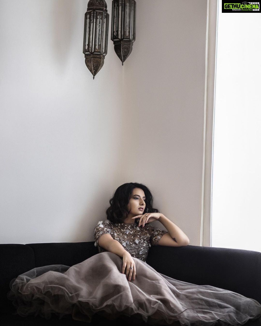 Isha Chawla Instagram - Aaj shaam 8 baje ke intazaar mein . π€―πππΆ #lockdown #lockdownlife #pmaddresstonation #life #unpredictable #intezaar P.c - @karteeksivagouni Styled by - @rishita.madas MOU- @cozytoglam