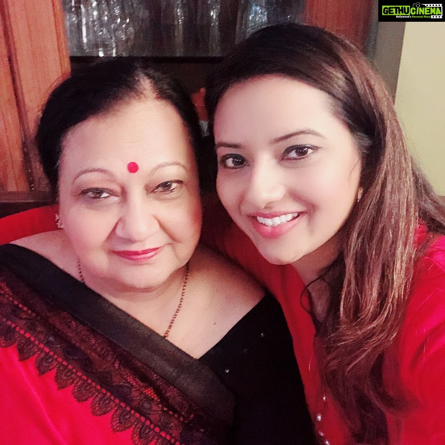 Isha Chawla Instagram - Meri Pyari Mummy ❤️ #happymothersday