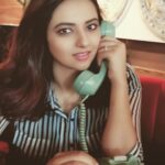 Isha Chawla Instagram - Mere dil mein aaj kya hai .... tu kahe to main bata doon . 🖤🖤🖤 #telephone #love #mood #antique