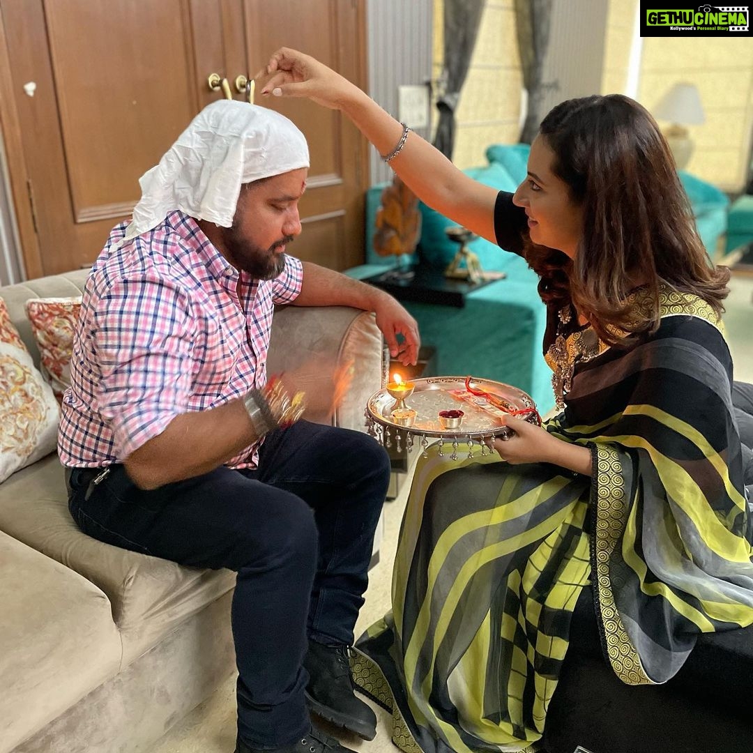 Isha Chawla Instagram - Happy Raksha Bandhan 🤍 . . . #rakshabandhan #love #family #familytime #rakhi #bhai #gratitude