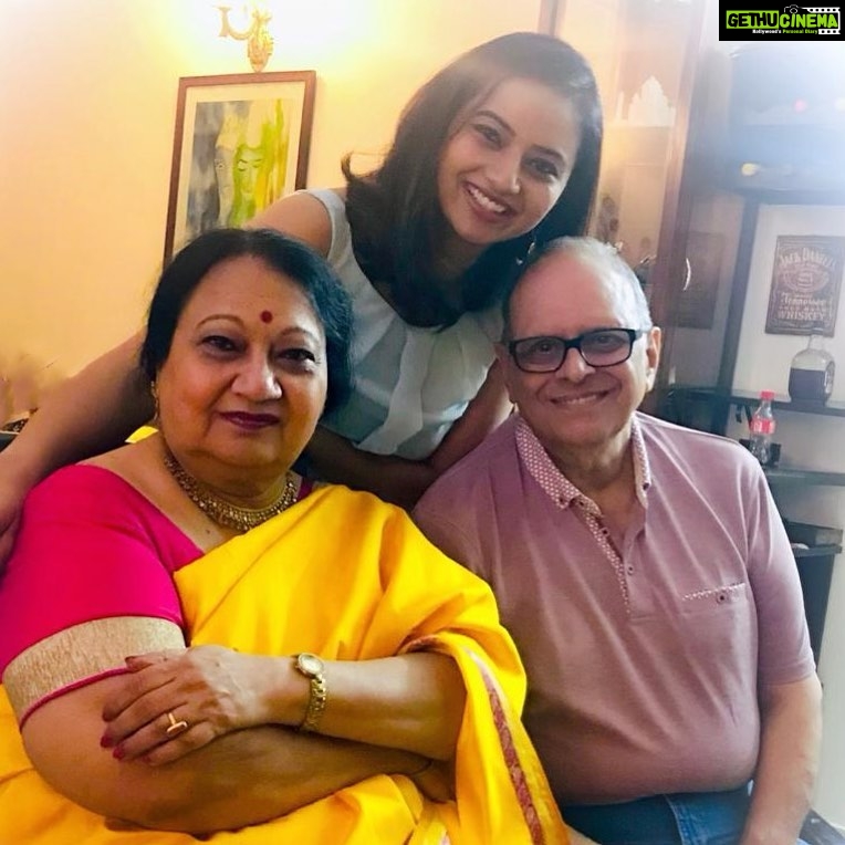 Isha Chawla Instagram - Wish u all a very happy 2020 . ❤️🧿❤️🧿❤️🧿❤️🧿❤️🧿❤️🧿❤️ #newyear #2020 #love #blessed