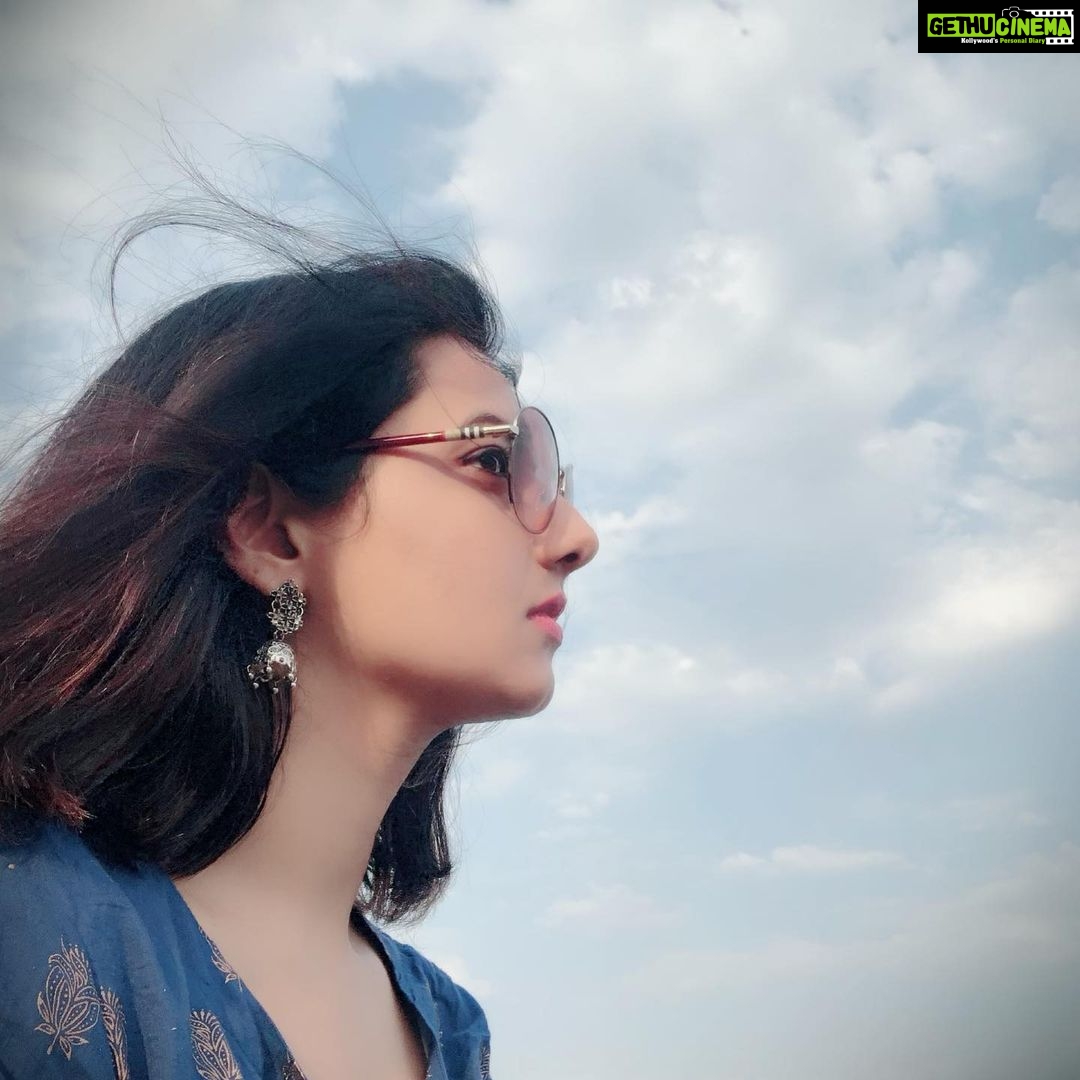 Isha Chawla Instagram - Monday blues 🧿 💙💙💙 #monday #mondayblues #blue #sky