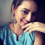 Isha Chawla Instagram - Bas yuhin ....khush rahti hoon ! Dil ki baaton ko logon se nahin Dil se hi kahti hoon . Bas yuhin ... khush rehti hoon . #khudi #khushi #selflove #blue #indian #indianwear #ishachawla #gratitude