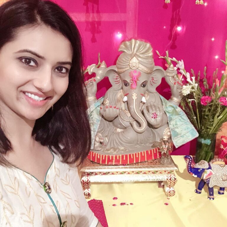 Isha Chawla Instagram - This year like every year our Ganpati is organic/eco friendly . There is no colour and no jewellery . Sometime we get clay ganesha thinking it’s eco friendly but dont realise that the paint and jewellery also harms the environment. #ganpatibappamorya #puchyavarshimatichaya #ecofriendly #ganeshchaturthi #ganesha #rajasthani #love #faith #gratitude