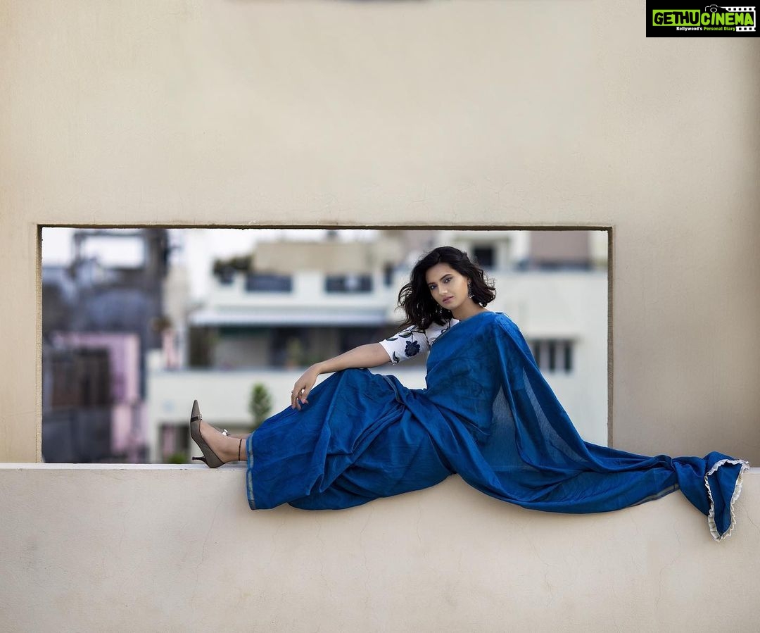 Isha Chawla Instagram - Living the Life . ❤️🧿🧿🧿 P.C - @karteeksivagouni Styled by - @rishita.madas Hair and Make up - @cozytoglam #ishachawla #blue #love #life #indianwear #saree #pyaar #livelifekingsize #gratitude