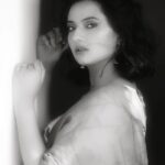 Isha Chawla Instagram - ❤️❤️❤️ . . . . . . . #lovemylife #blackandwhite #blacknwhitephotography #saree #loveforindianwear #ishachawla #happiness #stillphotography #pyaar #gratitude