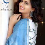 Isha Chawla Instagram - May there be happiness and light . #eidmubarak #love #peace #happiness