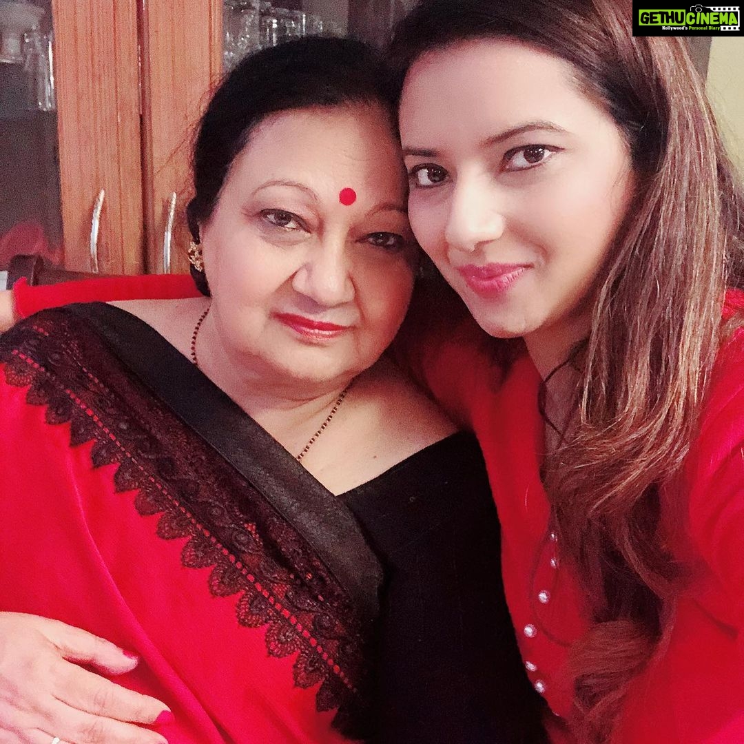 Isha Chawla Instagram - Happy Birthday Maa 😘 . You are the epitome of living life king size 🤩♥️♥️. #maa #love #family #gratitude