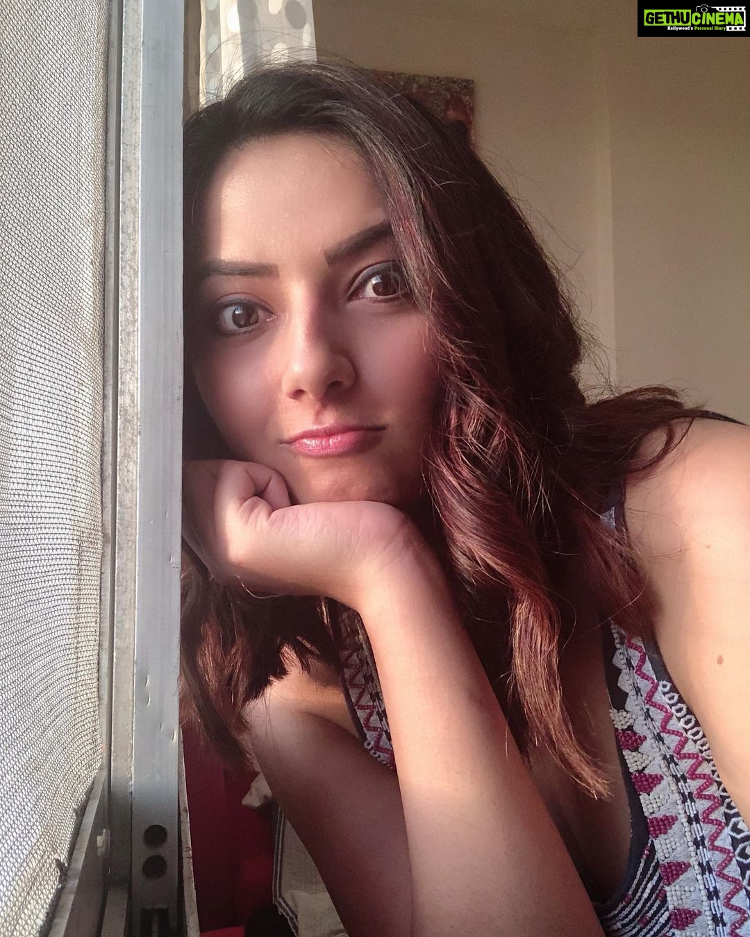 Isha Chawla Instagram - Hello Sunshine . ❤️ Love the light of the setting sun . It has a promise of rising again . #naturallight #love #sun #settingsun #ishachawla #gratitude