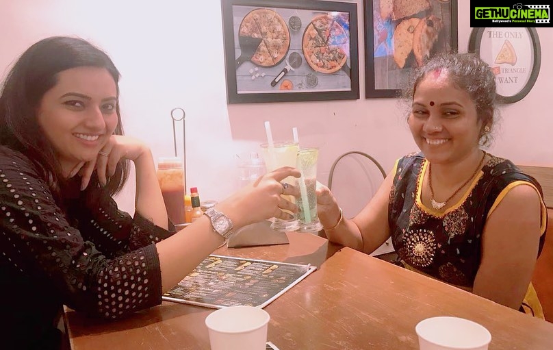 Isha Chawla Instagram - Celebrating Janmashtmi with our ever smiling always happy @cookshalu . May your happiness be eternal. #happyjanmashtami #happiness #bestcook #lifeisgood #lovemylife #smilingfaces #love #cook #gratitude