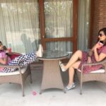 Isha Chawla Instagram - Chai pe Charcha with my #sunshine ❤️#mahi #love #familylove #lovemyfamily #lovelymornings #gratitude #massilove